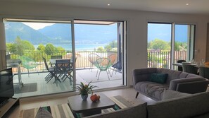 Exclusive Apartment, Ensuite, Lake View (4 Etoiles) | Lounge