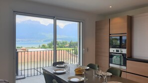 Apartamento exclusivo, baño privado, vistas al lago (4 Etoiles) | Restaurante