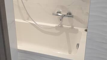 Exclusive Apartment, Ensuite, Lake View (4 Etoiles) | Bathroom