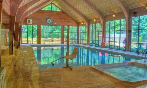 Piscine intérieure, piscine extérieure