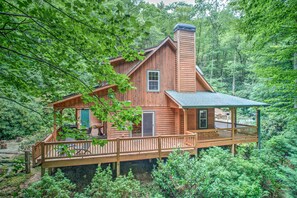 Exterior - Spectacular Creek-side Mountain Home with Private Trail to Panthertown Valley (Sapphire)
