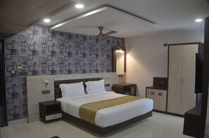 Desk, laptop workspace, soundproofing, free rollaway beds