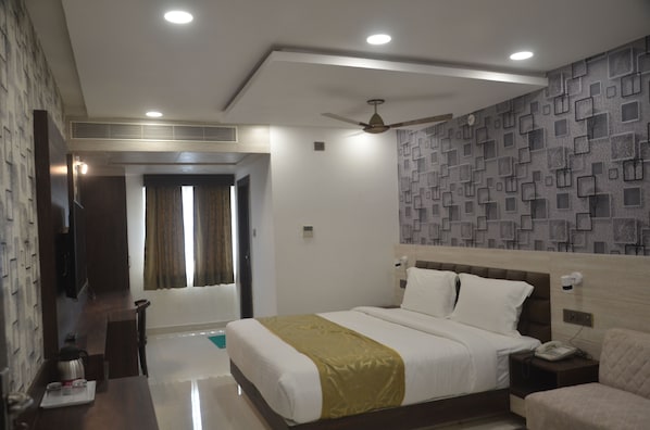 Desk, laptop workspace, soundproofing, free rollaway beds - Hotel Rajeev Regency (Gopalganj)