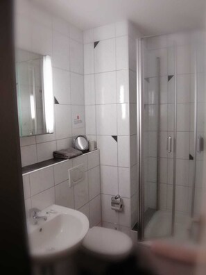 Chambre Standard double, salle de bain attenante | Salle de bain