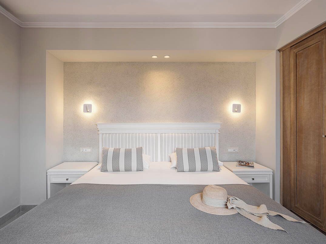 Egyptian cotton sheets, premium bedding, down duvets, pillow-top beds