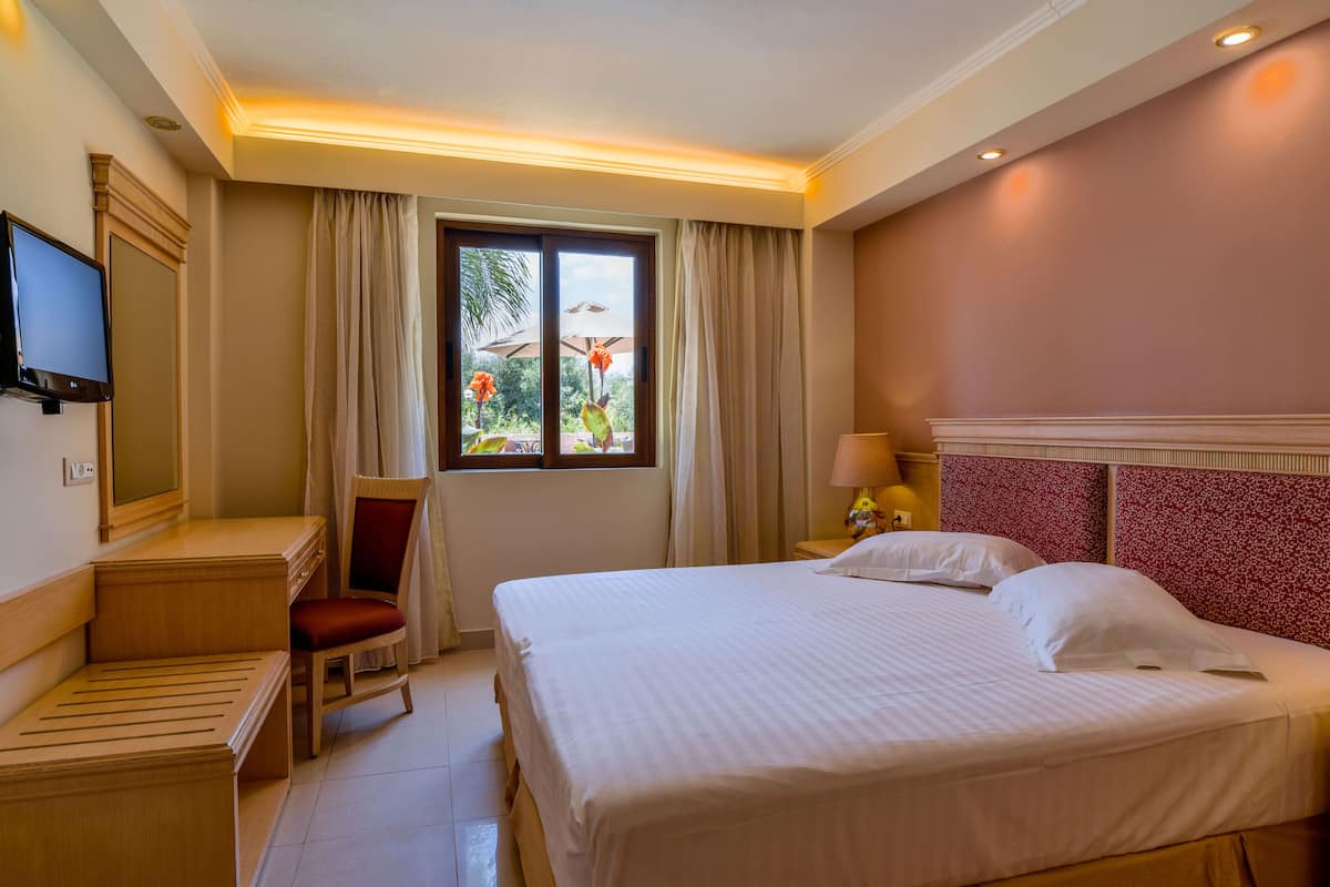 Economy Studio | 1 bedroom, Egyptian cotton sheets, premium bedding, down comforters