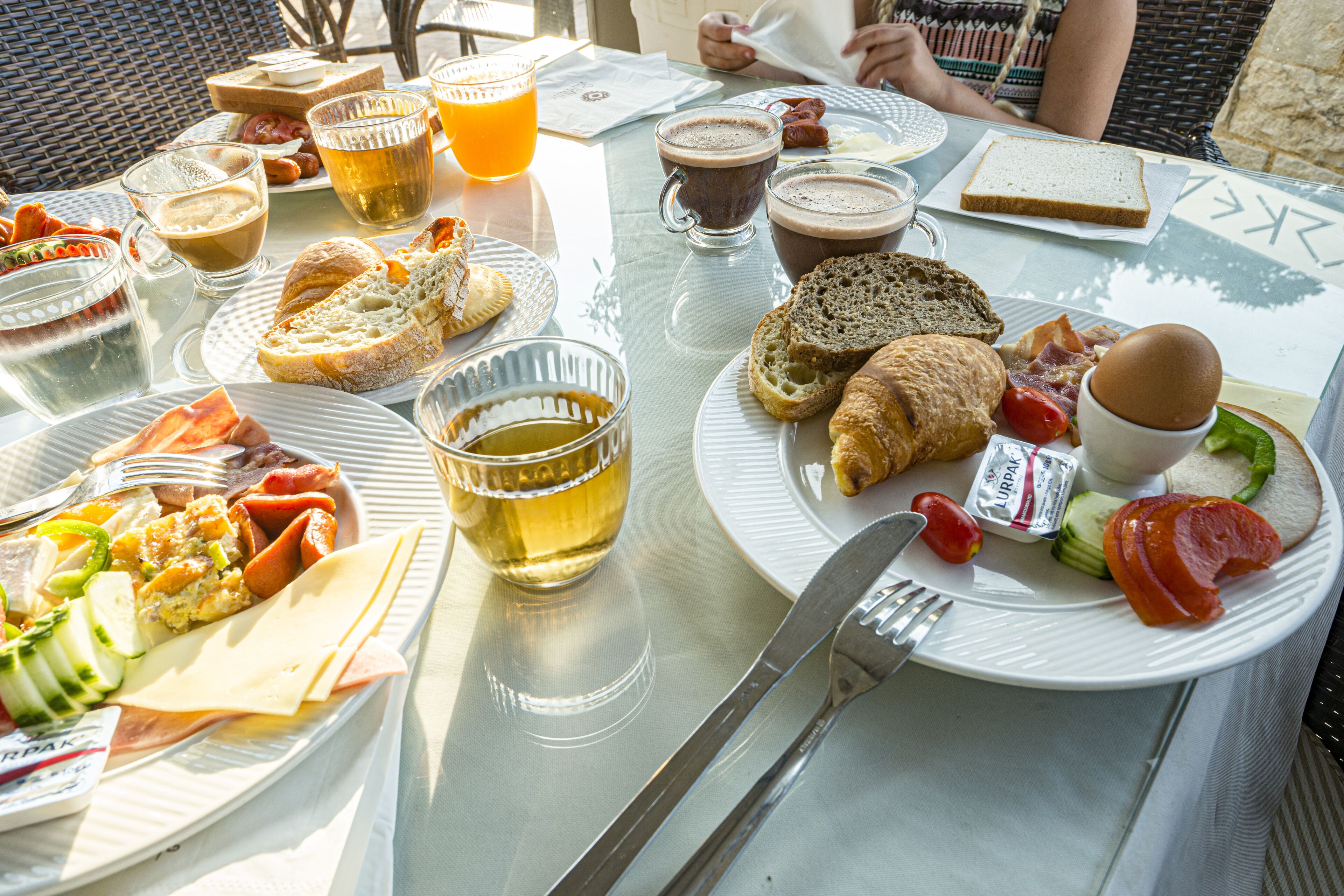 daily buffet breakfast (eur 13 per person)