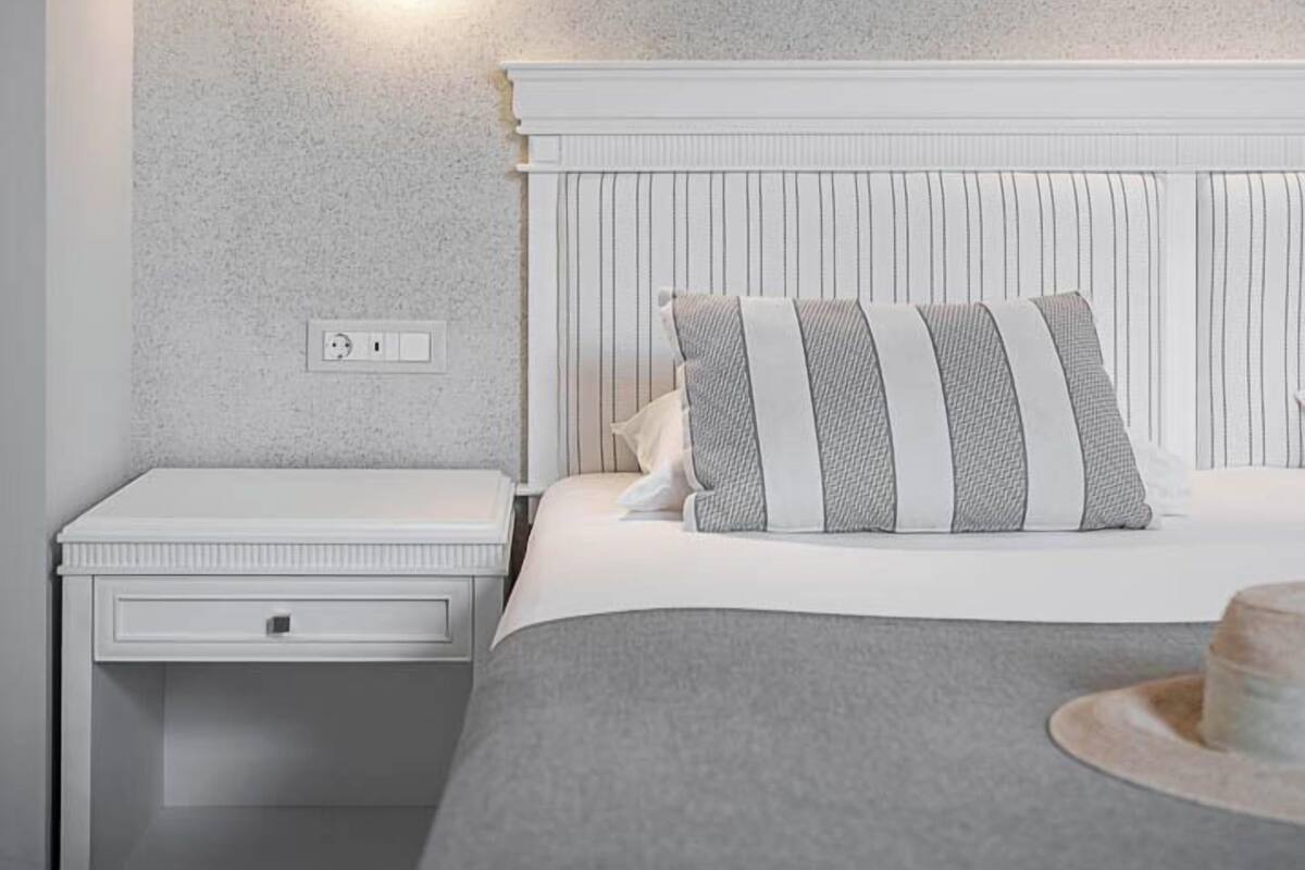 Egyptian cotton sheets, premium bedding, down duvets, pillow-top beds