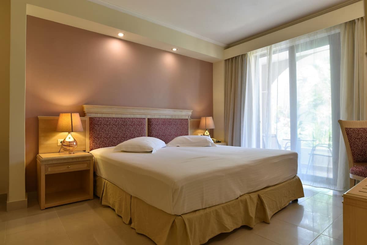 egyptian cotton sheets, premium bedding, down duvets, pillow-top beds