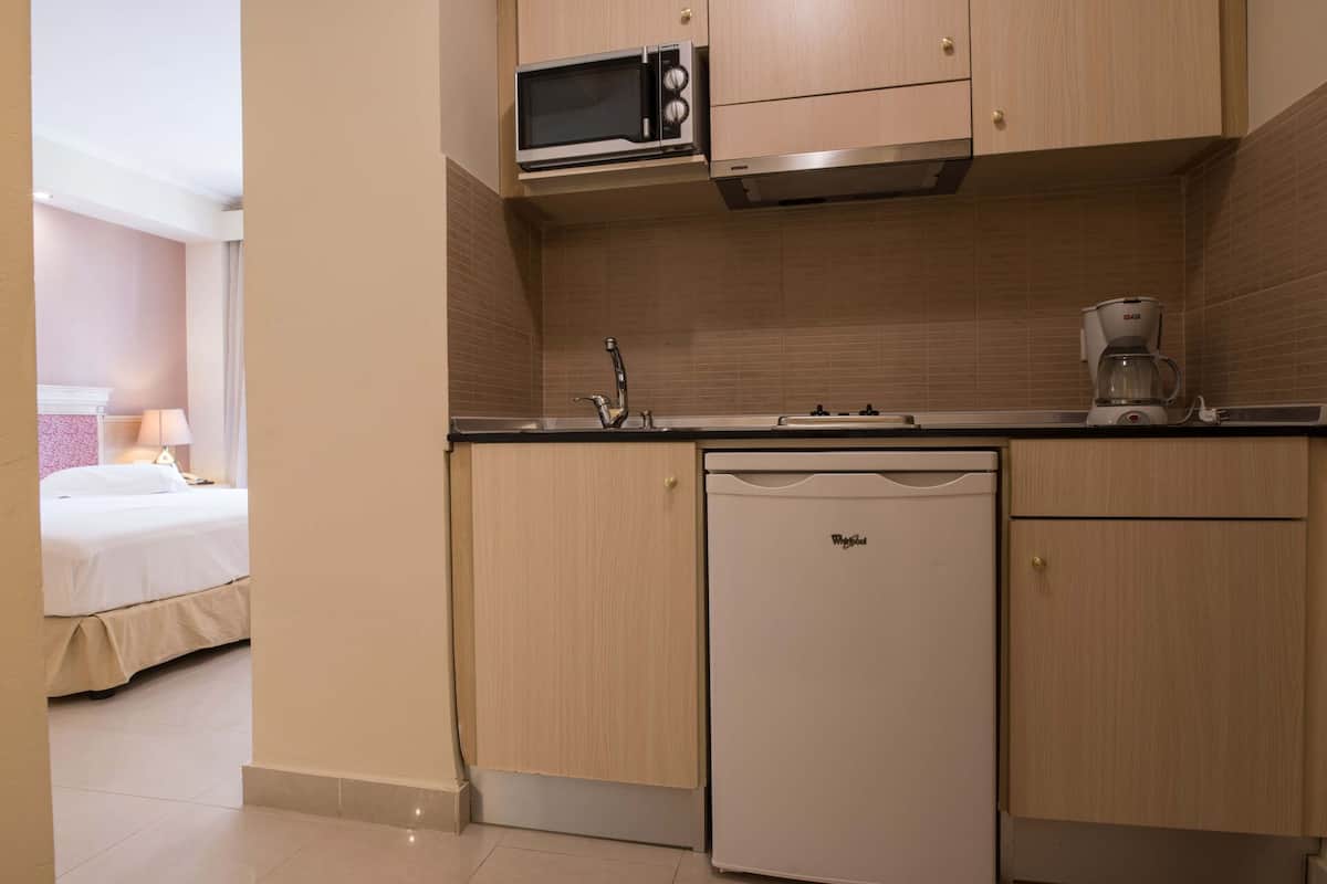 superior apartment, private pool (maisonette) | private kitchenette | mini-fridge, microwave, stovetop, electric kettle