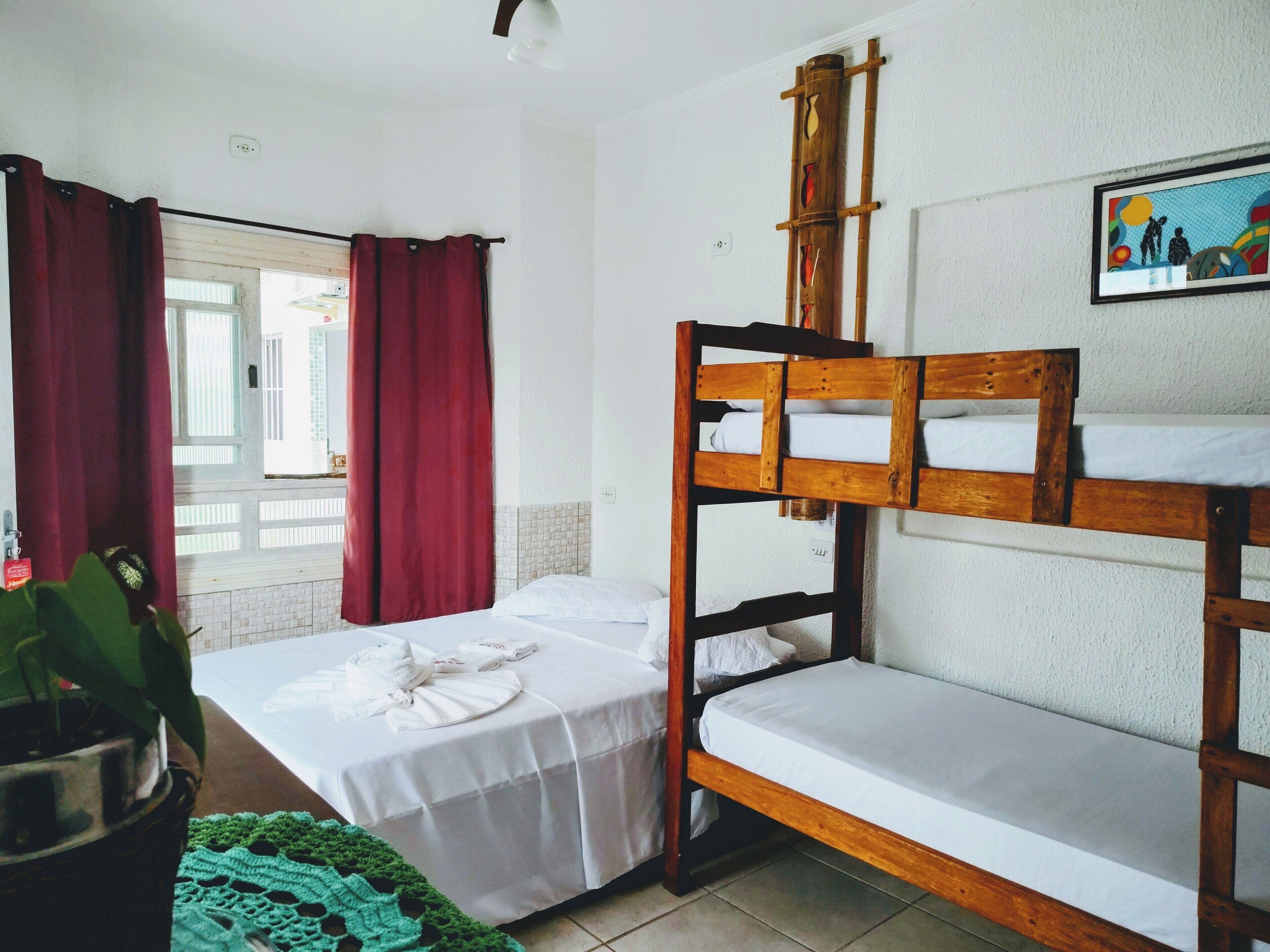 1 quarto, escrivaninha, ferros/tábuas de passar roupa, Wi-Fi de cortesia