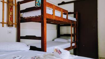 1 quarto, escrivaninha, ferros/tábuas de passar roupa, Wi-Fi de cortesia