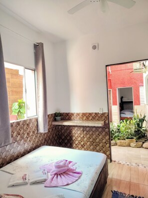 1 habitación, escritorio, wifi gratis y ropa de cama 