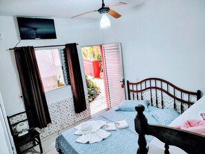 1 quarto, escrivaninha, ferros/tábuas de passar roupa, Wi-Fi de cortesia