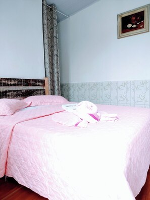 1 habitación, tabla de planchar con plancha, wifi gratis y ropa de cama 