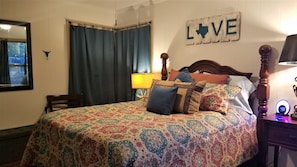6 bedrooms, iron/ironing board, free WiFi, bed sheets
