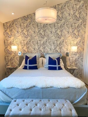 1 bedroom, WiFi, bed sheets - The Lofts at Paso Market Walk - The Elderberry Room (Paso Robles)
