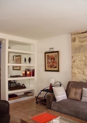 Televisión, reproductor de DVD y estéreo