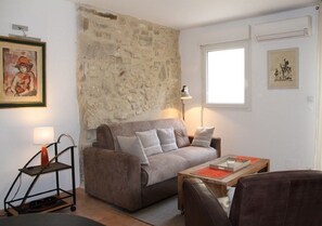 Televisión, reproductor de DVD y estéreo