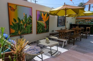 Lobby sitting area - Samesun Ocean Beach - Hostel (San Diego)