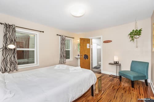 Private Queen Room with Ensuite | Free WiFi, bed sheets