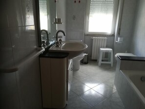 Ilmaiset hygieniatuotteet, bidee, pyyhkeet, saippua