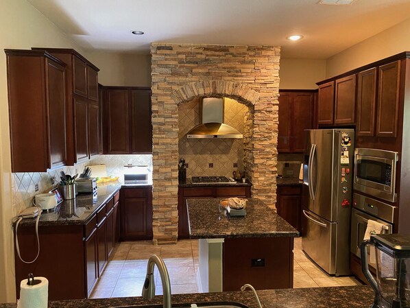 Mikroaaltouuni, uuni, liesi, astianpesukone