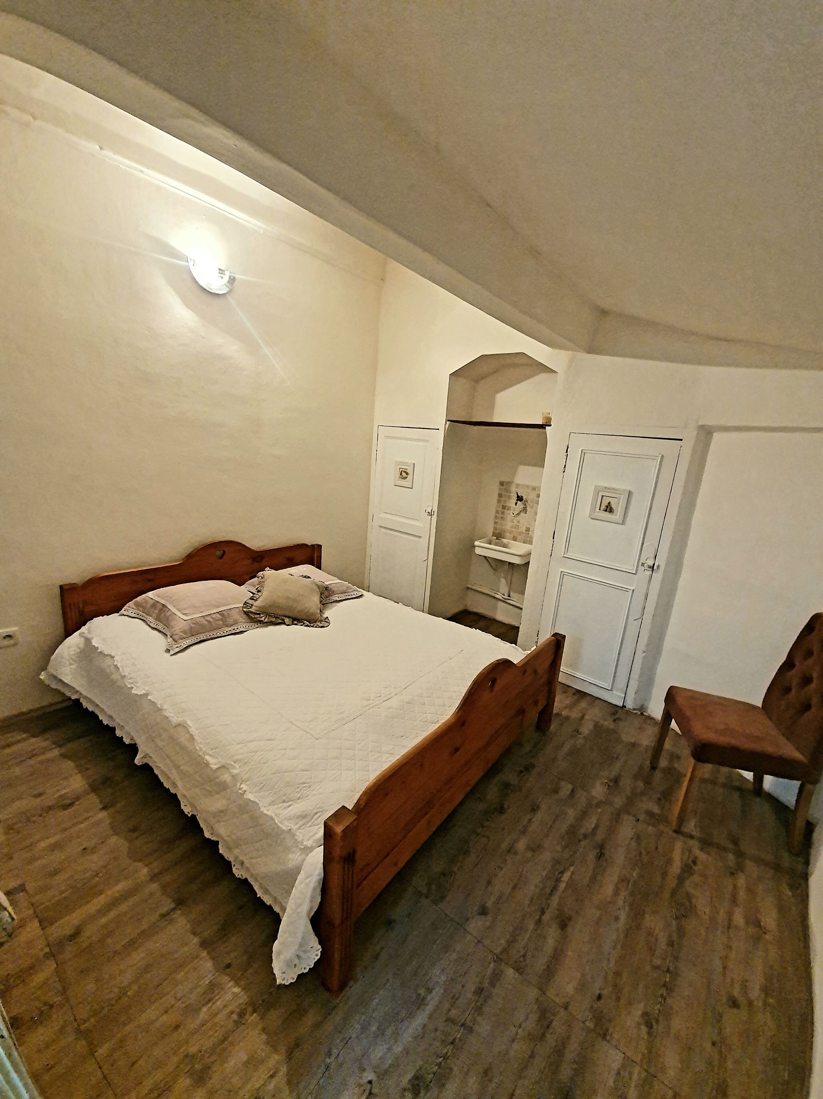 2 habitaciones, tabla de planchar con plancha y wifi gratis 
