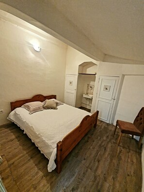 2 bedrooms, iron/ironing board, free WiFi, bed sheets - Private mansion (Béziers)