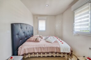 1 slaapkamer, een strijkplank/strijkijzer, gratis wifi, beddengoed