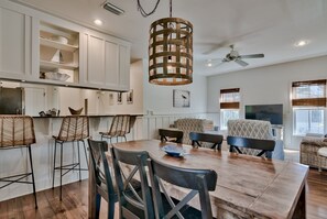 Cottage, 3 Bedrooms | Dining