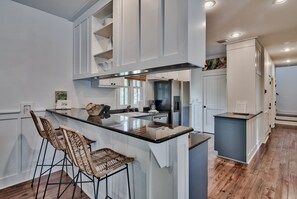 Cottage, 3 Bedrooms | Private kitchen