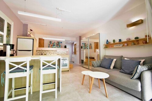 A few steps from Orient Bay beach