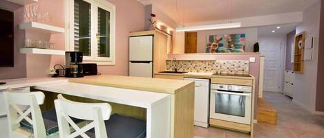 ثلاجة، ميكروويف، فرن، غسالة أطباق