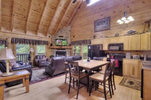 Interior - AMAZING GATED COMMUNITY - YOUR OWN PRIVATE SAUNA & HOT TUB ON BACK PORCH (Sevierville)
