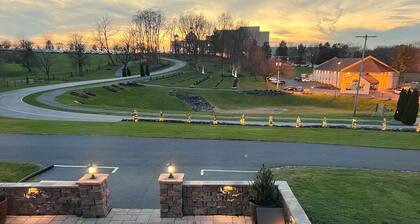 Elegance on The Farm •Limitless Amenities ♦Pool ♦Hot Tub ♦Fish Pond +more!