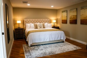 5 camere, una scrivania, ferro/asse da stiro, culla da viaggio