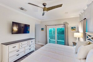 3 slaapkamers, een strijkplank/strijkijzer, internet, beddengoed