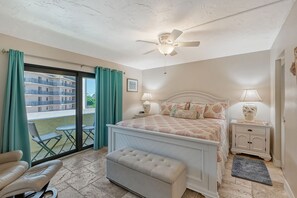 2 bedrooms, in-room safe, iron/ironing board, free WiFi - On Siesta key Beachfront 2 bedroom 2 bath condo. (Sarasota)