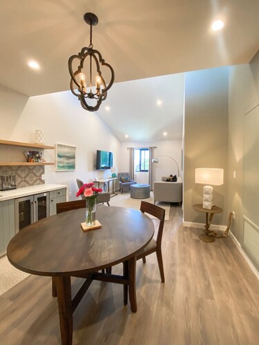 The Lofts at Paso Market Walk - The Rosewood Room