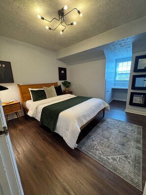 2 bedrooms, travel crib, free WiFi, bed sheets