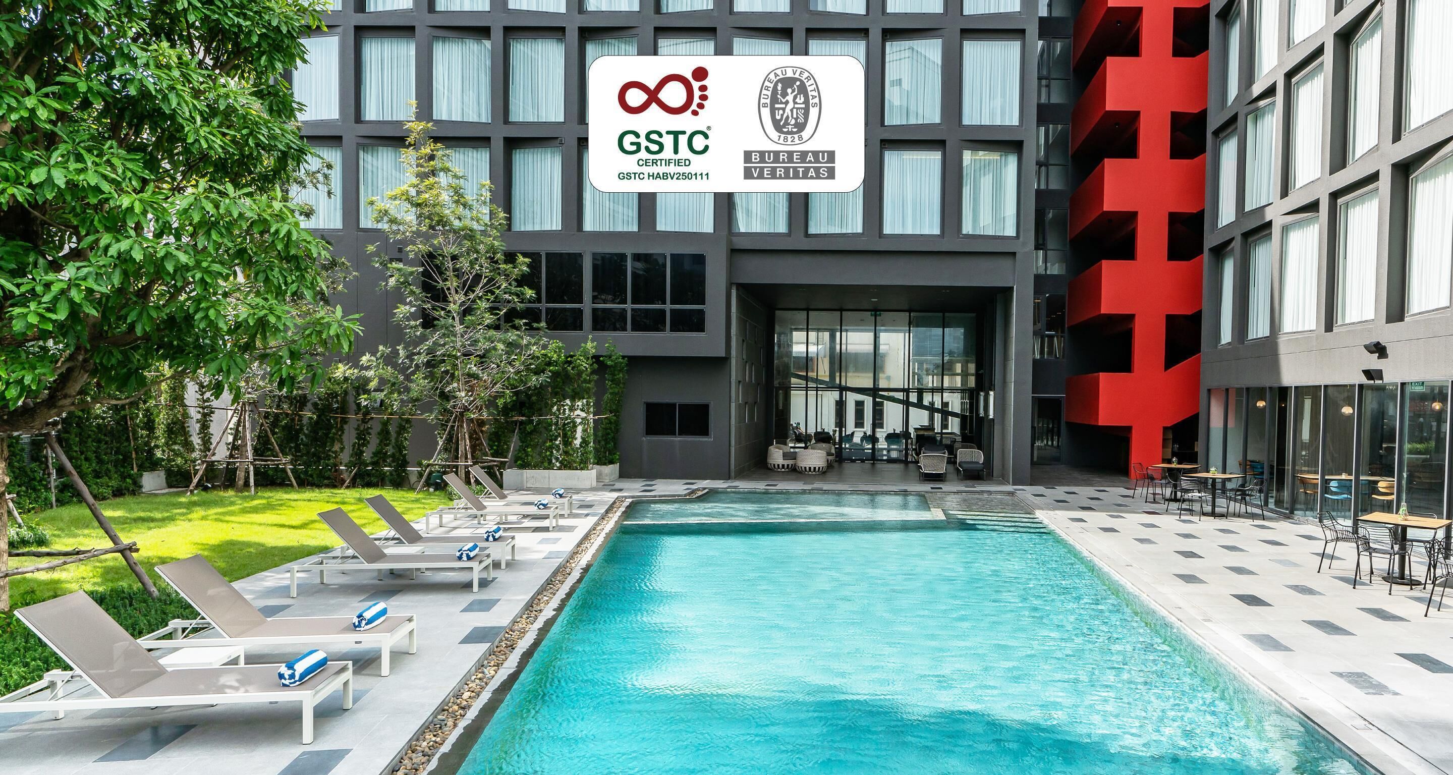 Seasonal outdoor pool, pool umbrellas