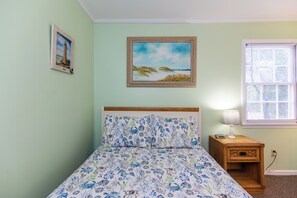 4 bedrooms, iron/ironing board, WiFi - Pet-Friendly Classic Beach Cottage w/ Easy Beach Access; Sun Deck: Cable TV & WiFi Access (Edisto Beach)