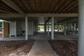 Terrace/patio - Oceanfront on the St. Helena Sound; Expansive Beach & Ocean Views; Screened Porch; Cable TV/WiFi (Edisto Beach)