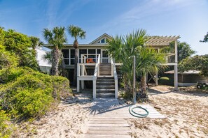 Exterior - Oceanfront on the St. Helena Sound; Expansive Beach & Ocean Views; Screened Porch; Cable TV/WiFi (Edisto Beach)