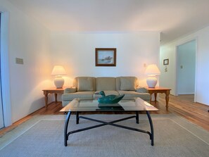 Een televisie en een dvd-speler