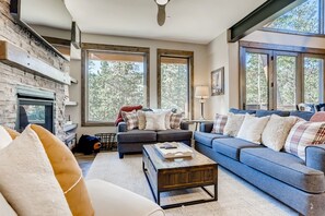 Deluxe Townhome, 3 Bedrooms, Balcony, Partial Lake View (Seasons 1825) | Exterior