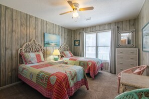 4 bedrooms, iron/ironing board, WiFi - Pet Friendly w/ Fenced Yard; Screened Porch & Sun Deck; Easy Beach Access; Cable TV/WiFi (Edisto Beach)