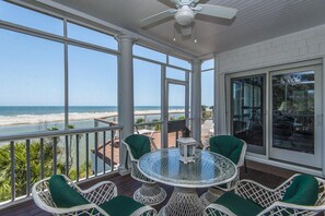 تناول الطعام بالخارج