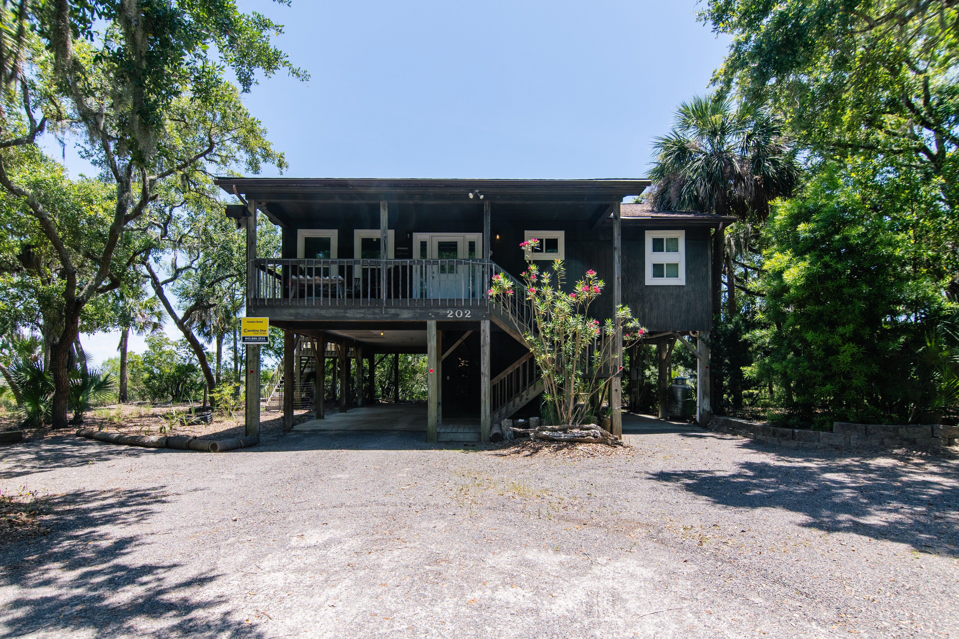 Expansive Marsh Views; Screened Porch/Sun Deck; Easy Beach Access; CableTV/WiFi